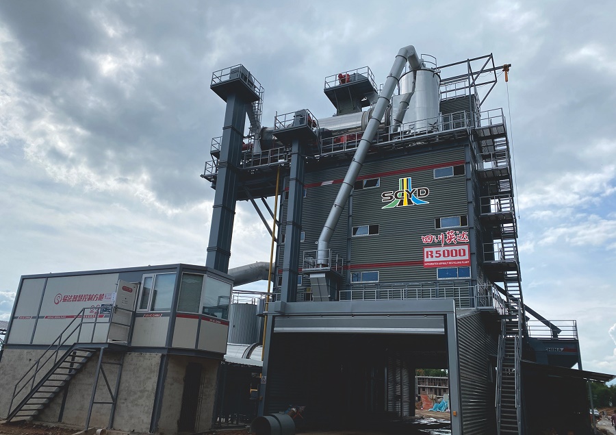 《四川省普通國省干線公路瀝青路面就地?zé)嵩偕夹g(shù)指南》通過驗收